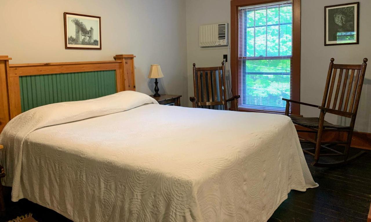 Lakeside Inn * Lakeside