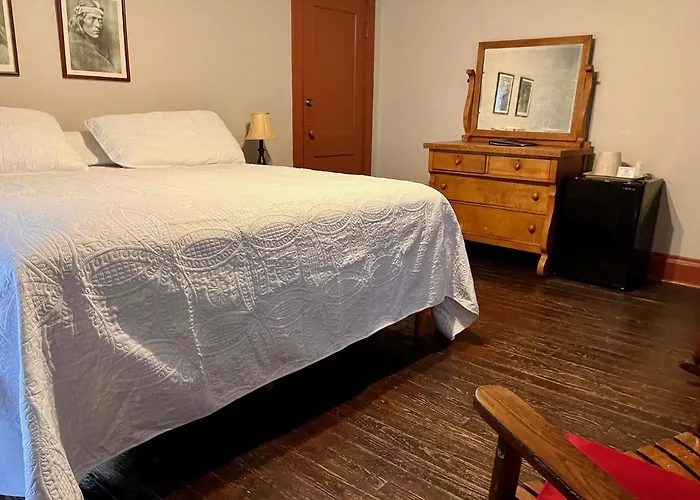 Lakeside Inn