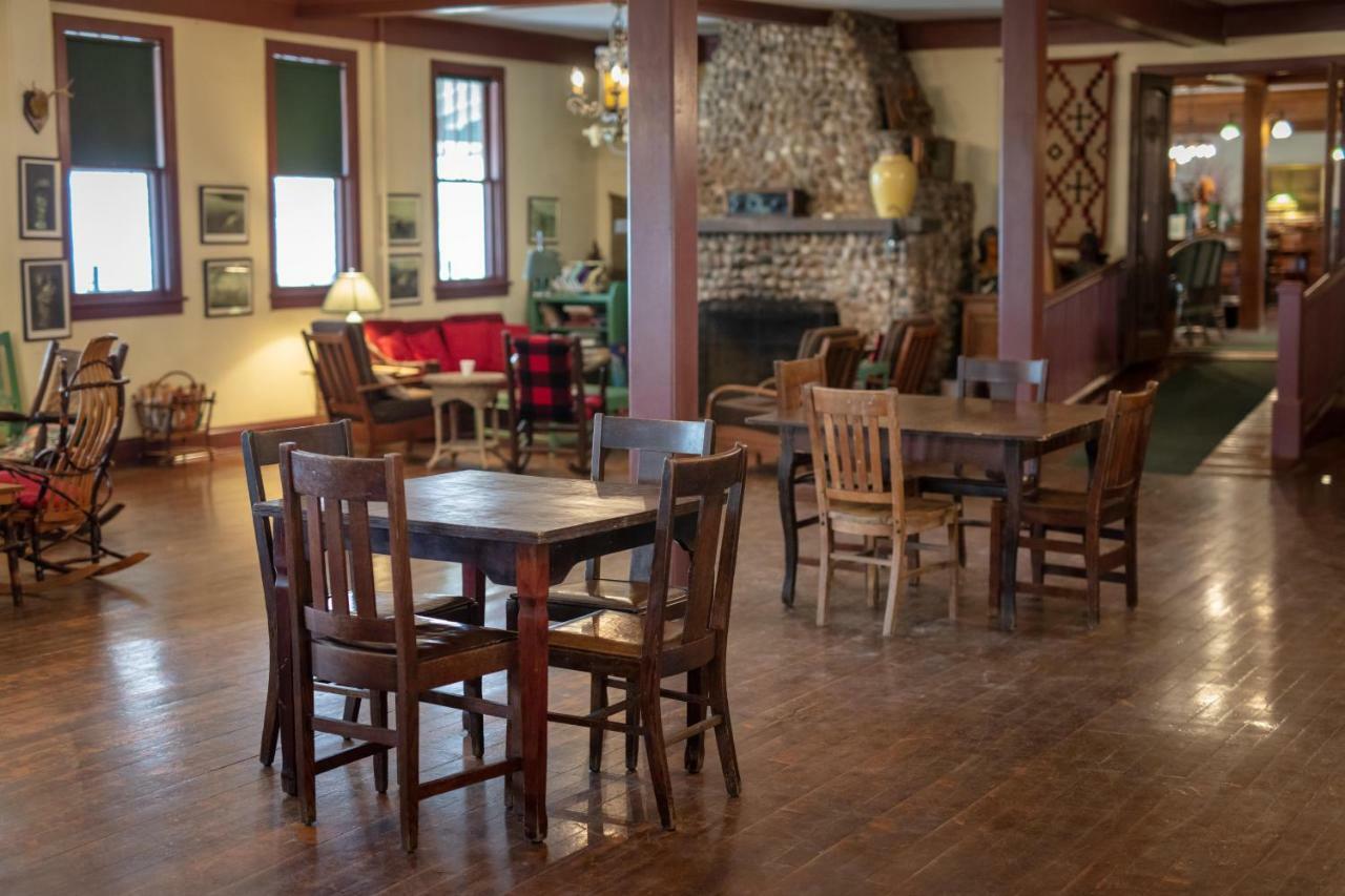 Lakeside Inn Inn *